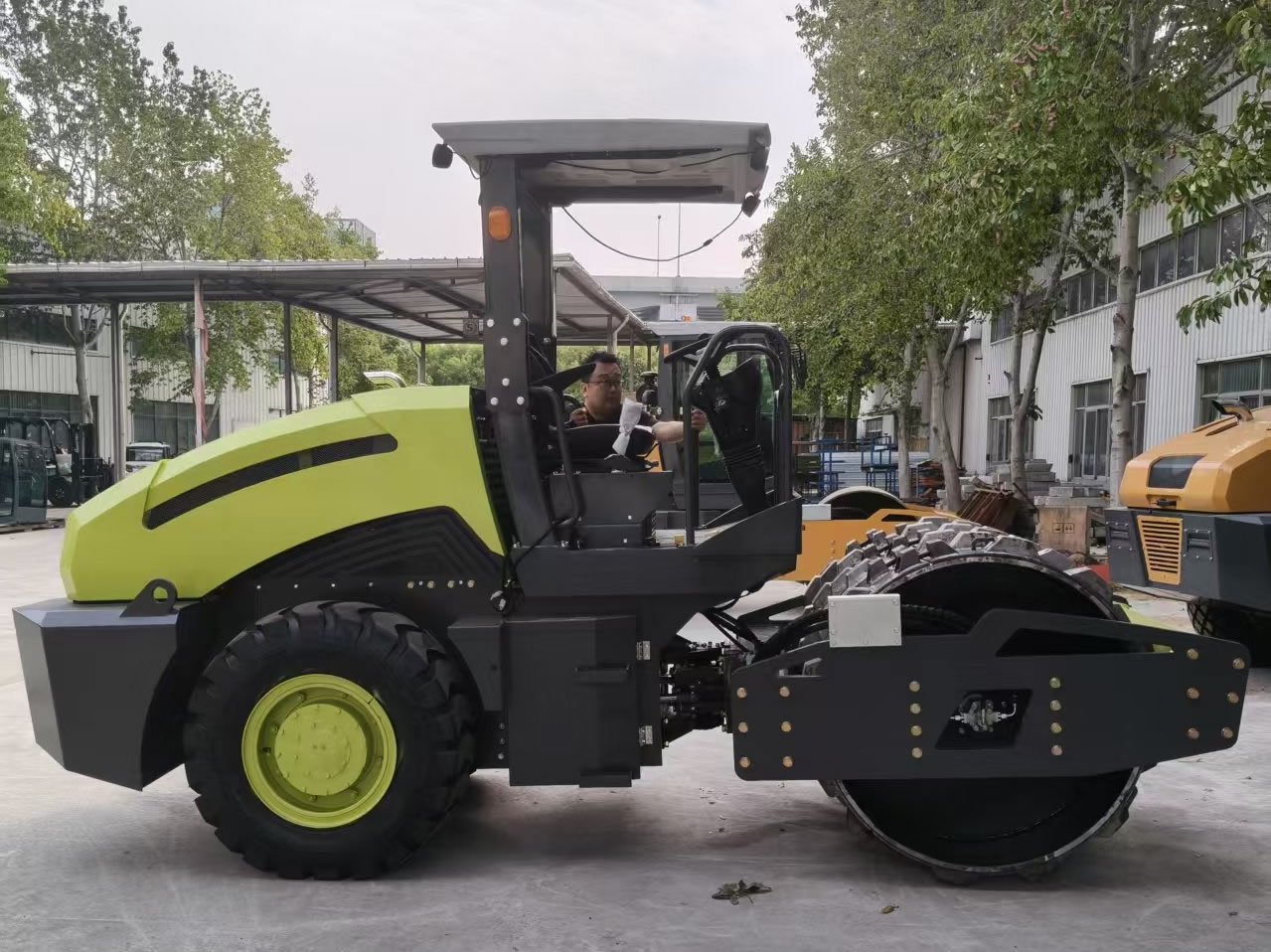 新款6噸座駕式前鋼輪后輪胎羊角碾壓路機BM6000S